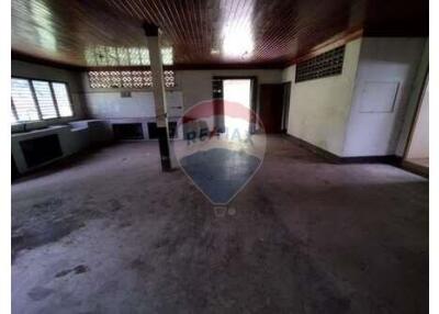 663 Sqm. Townhouse listed for ฿ 9,100,000.