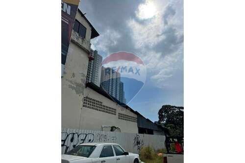 84 Sqm. Townhouse listed for ฿ 26,000,000.