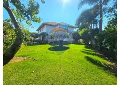 Peaceful & Spacious Villa, 4 Bed 5 Bath