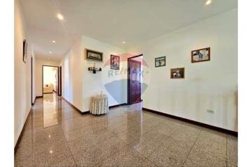 Peaceful & Spacious Villa, 4 Bed 5 Bath