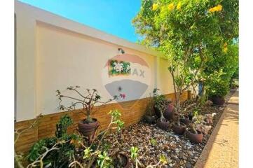 Peaceful & Spacious Villa, 4 Bed 5 Bath