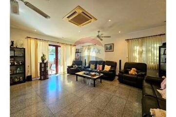 Peaceful & Spacious Villa, 4 Bed 5 Bath