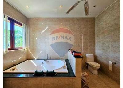 Peaceful & Spacious Villa, 4 Bed 5 Bath