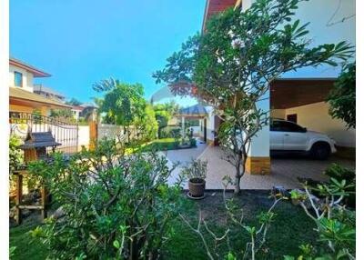 Peaceful & Spacious Villa, 4 Bed 5 Bath