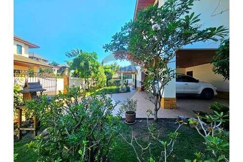 Peaceful & Spacious Villa, 4 Bed 5 Bath