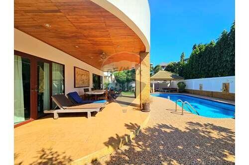 Peaceful & Spacious Villa, 4 Bed 5 Bath