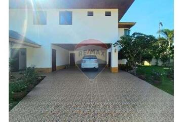 Peaceful & Spacious Villa, 4 Bed 5 Bath