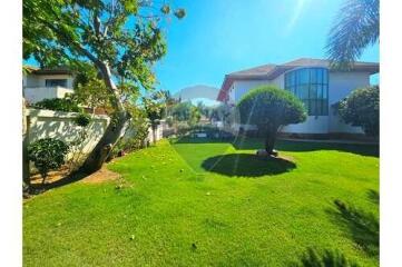 Peaceful & Spacious Villa, 4 Bed 5 Bath