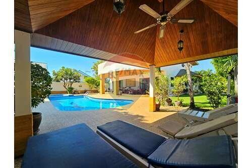 Peaceful & Spacious Villa, 4 Bed 5 Bath