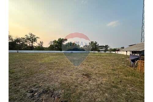 1,330 Sqm. Land listed for ฿ 32,000,000.