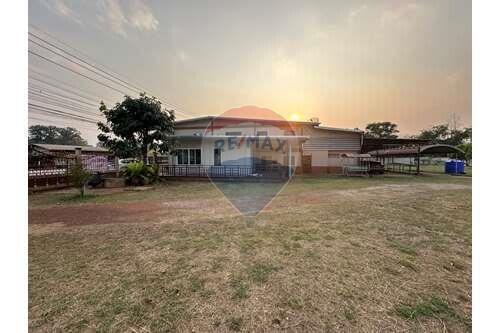 1,330 Sqm. Land listed for ฿ 32,000,000.