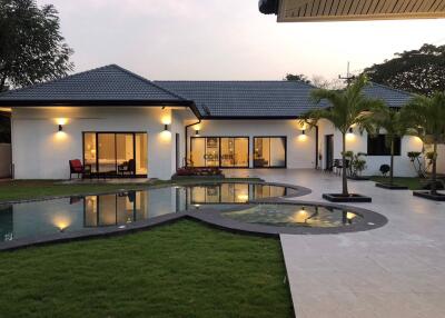 6 Bedroom Pool Villa in East Pattaya