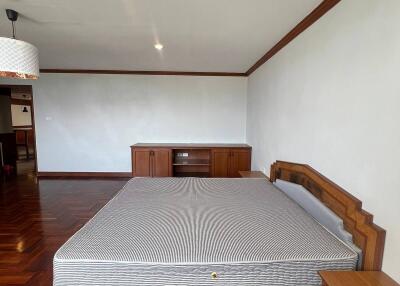 3-BR Apt. near BTS Ekkamai