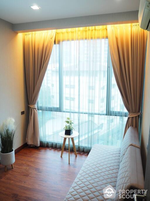 2-BR Condo at Trapezo Sukhumvit 16 near MRT Queen Sirikit National Convention Centre