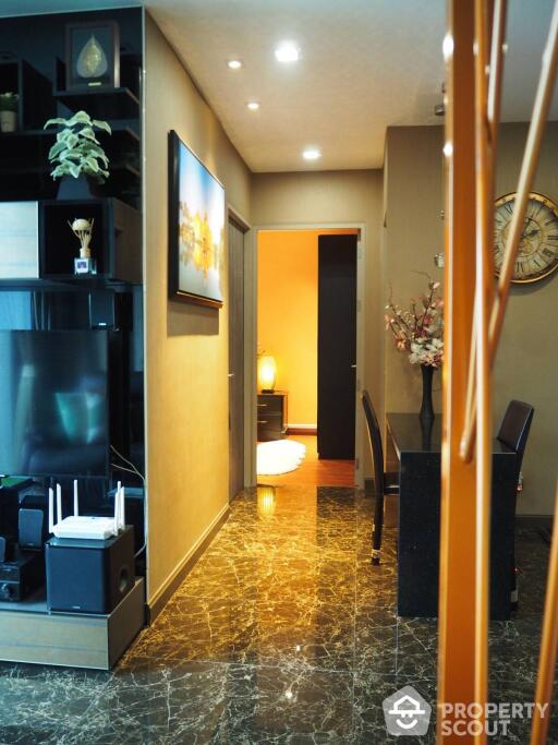 2-BR Condo at Trapezo Sukhumvit 16 near MRT Queen Sirikit National Convention Centre