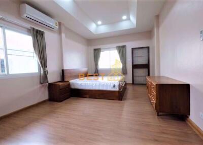 3 Bedrooms Villa / Single House in Eakmongkol 4 East Pattaya H010829