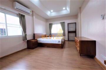 3 Bedrooms Villa / Single House in Eakmongkol 4 East Pattaya H010829