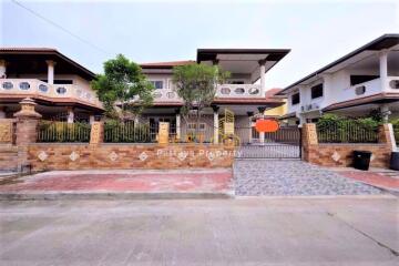 3 Bedrooms Villa / Single House in Eakmongkol 4 East Pattaya H010829