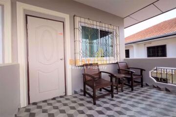 3 Bedrooms Villa / Single House in Eakmongkol 4 East Pattaya H010829