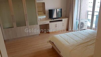 Spacious 1-Bedroom Condo at Silom Grand Terrace, Saladaeng, Silom