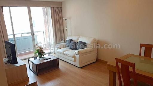 Spacious 1-Bedroom Condo at Silom Grand Terrace, Saladaeng, Silom