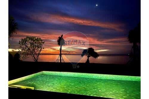 30-meter away Beachfront Pool Villa in Sichon, Nakhon Si Thammarat