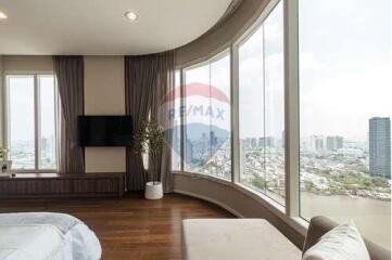 3 bedroom corner unit with stunning river views.