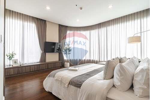 160 Sqm., 3 Beds, 3 Baths Condo listed for ฿ 39,680,000.