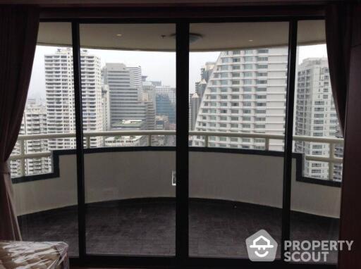 2-BR Condo at Las Colinas near BTS Asok (ID 512928)