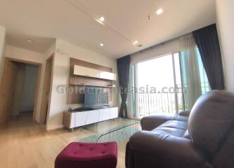 3 Bedrooms Corner Unit Condo at Siri at Sukhumvit close Thong Lo BTS