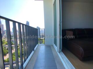 3 Bedrooms Corner Unit Condo at Siri at Sukhumvit close Thong Lo BTS