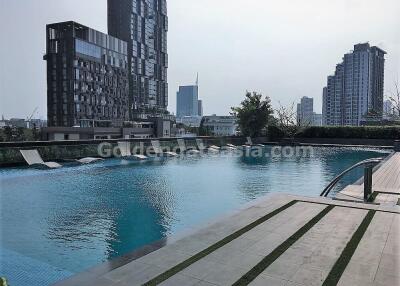 3 Bedrooms Corner Unit Condo at Siri at Sukhumvit close Thong Lo BTS