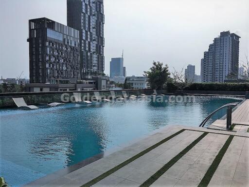 3 Bedrooms Corner Unit Condo at Siri at Sukhumvit close Thong Lo BTS