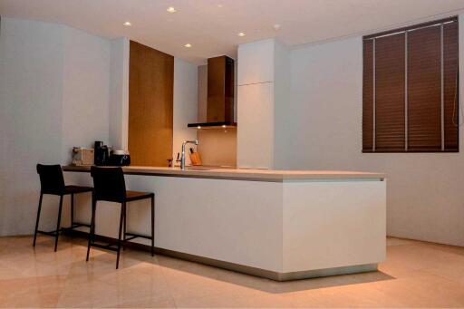 Modern kitchen with breakfast bar and appliances