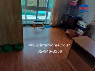 Small room with wooden floor and pet areas