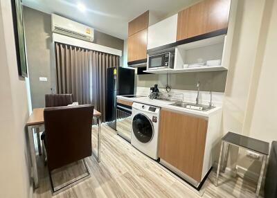 Modern kitchen with dining area