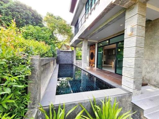 Pool Villa near Oak meadow international school in Chalong.