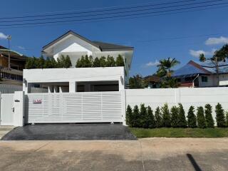 2-story detached house