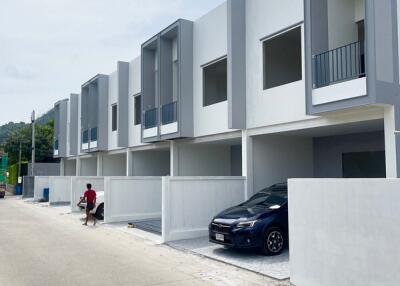 2-story townhome, Soi Yot Sanae.