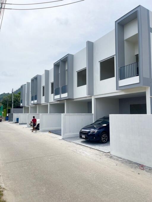 2-story townhome, Soi Yot Sanae.