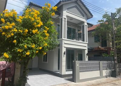 2-story detached house