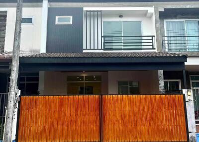 Two-story townhouse Chaofa Premier Park Village