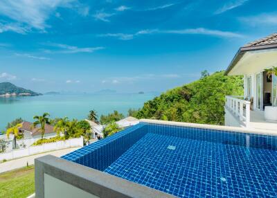 5 Bedrooms beachfront pool villa for rent