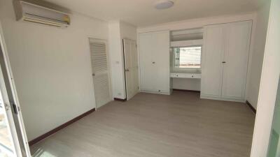 empty bedroom with built-in wardrobe