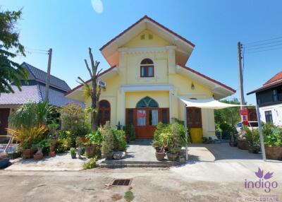 Charming fully renovated Colonial-Asian style 2 bedroom house for sale near the Baan Tawai Wood Carving Village in Chiang Mai.