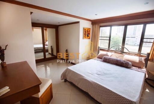 3 Bedrooms Condo in Kieng Talay Condo Pratumnak C011906