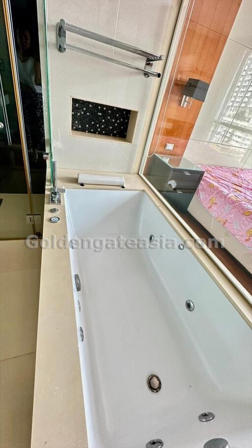 2 Bedrooms Furnished Condo on high floor - The Address Sukhumvit 28