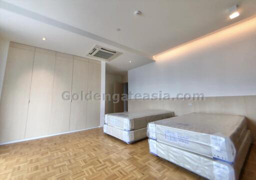 3 Bedrooms Fully Furnished Apartment with Big Balcony - Sukhumvit 39 (Phrom Phong)