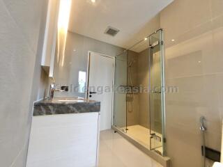 3 Bedrooms Fully Furnished Apartment with Big Balcony - Sukhumvit 39 (Phrom Phong)