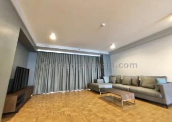 3 Bedrooms Fully Furnished Apartment with Big Balcony - Sukhumvit 39 (Phrom Phong)